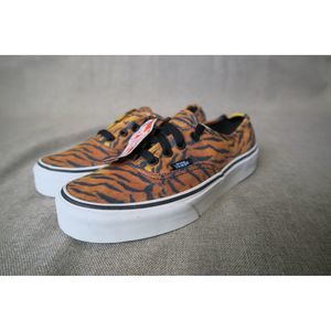 NWT Vans Authentic Unisex Womens 5